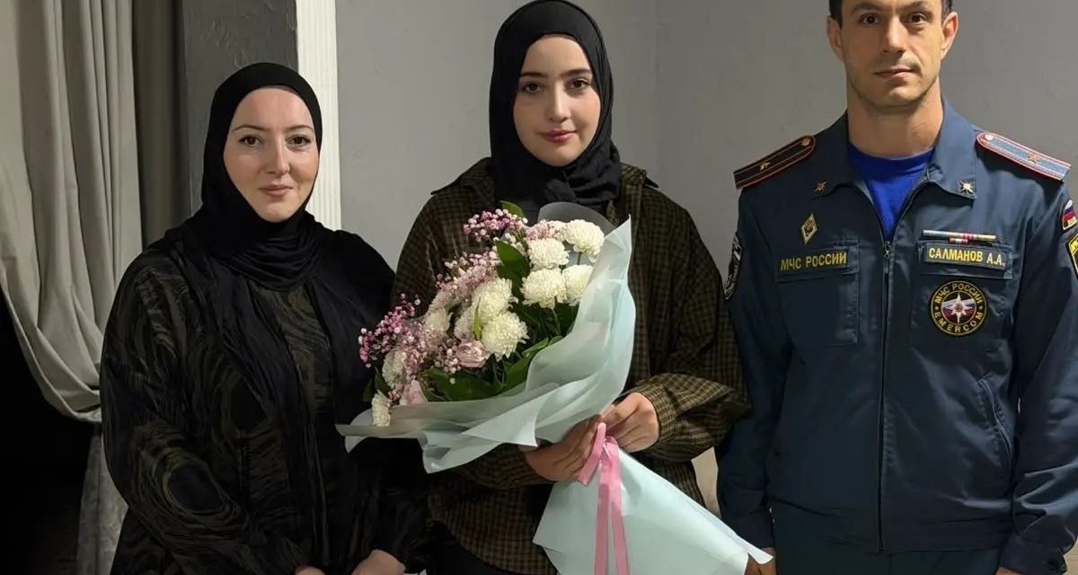 15-летняя Марьям Акавова вытащила ребёнка через окно горящей машины и не пострадала