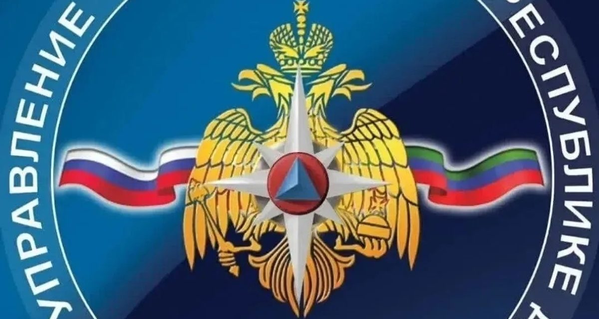 В Махачкале на улице Батырая тушат пожар в шаурмичной